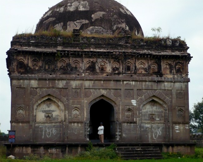 king ahmed tomb india7