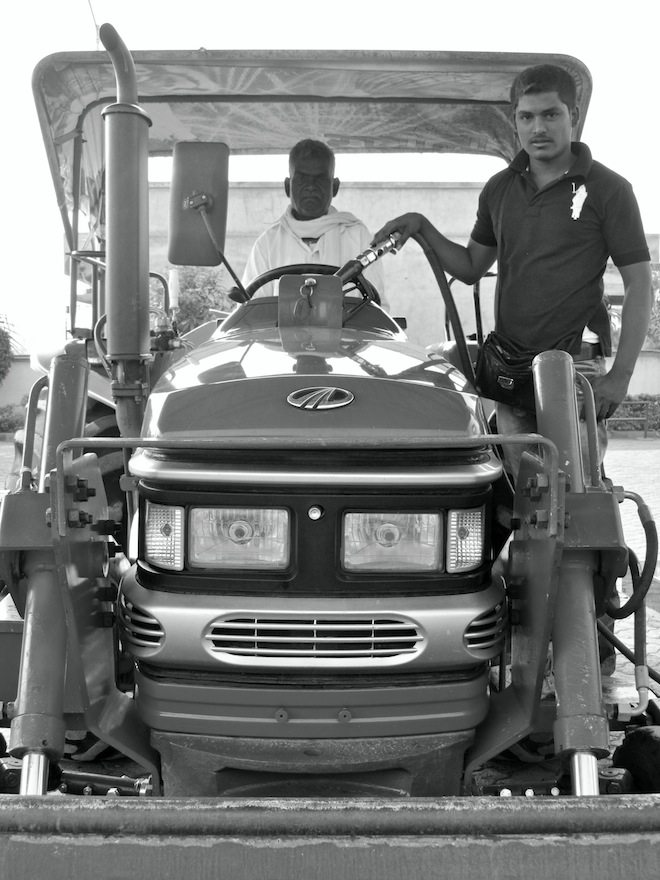 india gas station bw