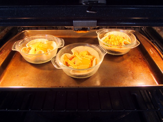 baked eggs in tortilla cups1