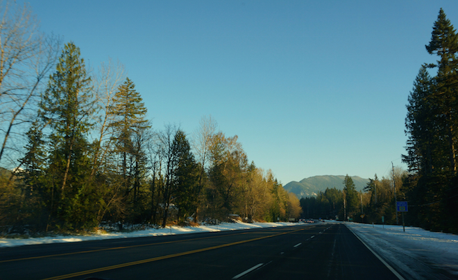 mirrorlaketrailoregonroad