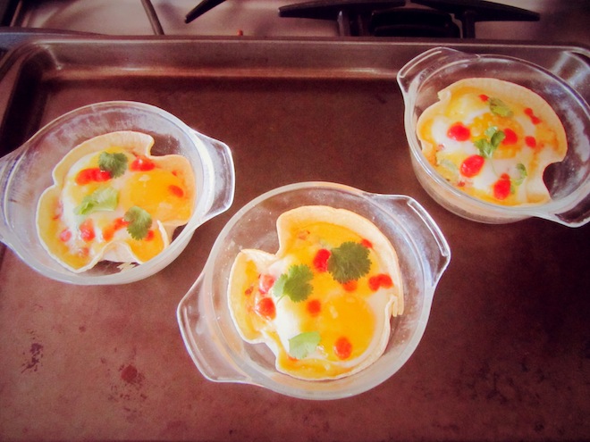 baked eggs in tortilla cups2