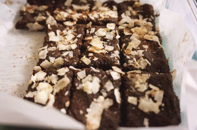 Flourless Date Coconut Brownies 