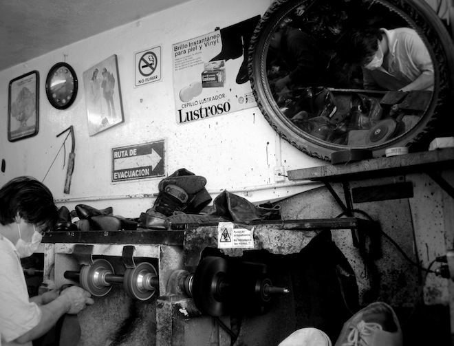 shoe repair mexico bw