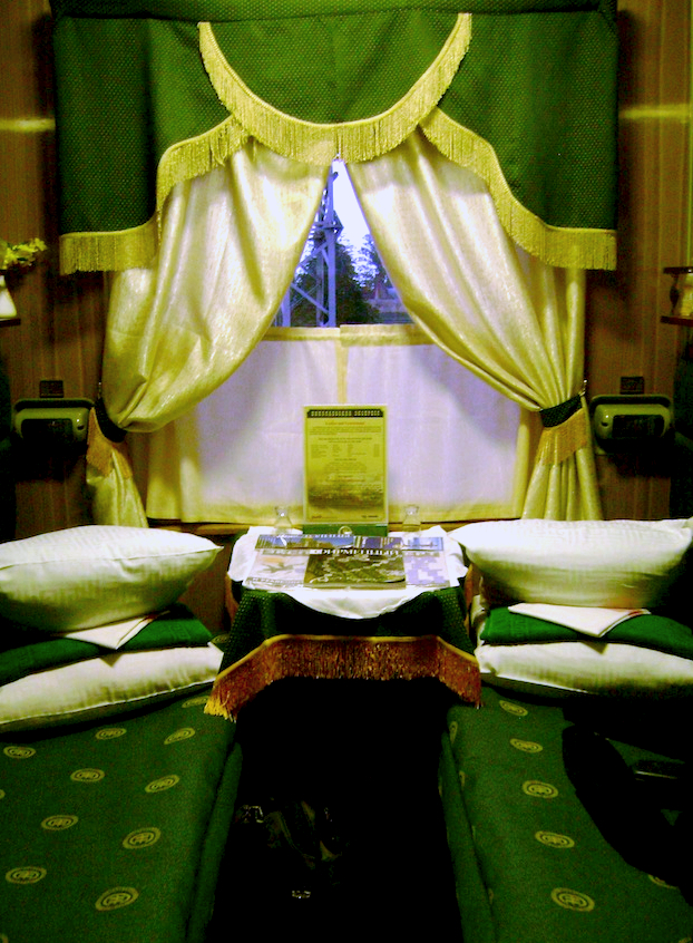 train to moscow bed